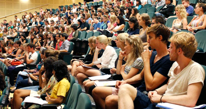 Alumnos erasmus barcelona 10 670x355